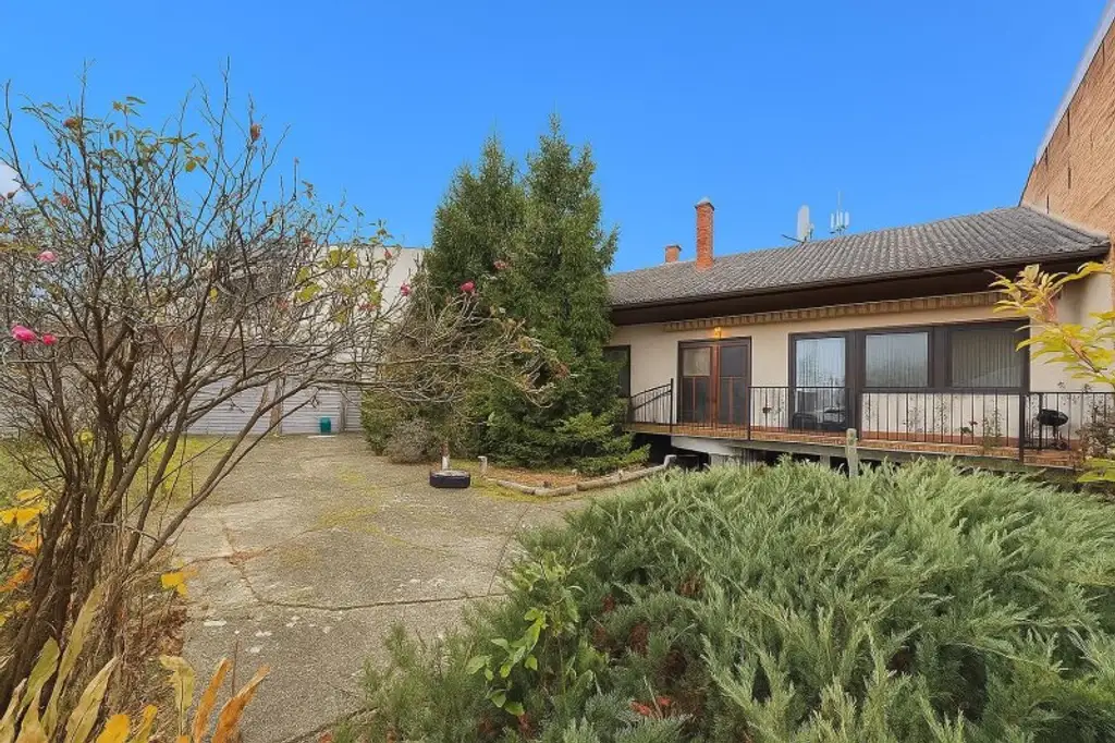 EINFAMILIENHAUS MIT VIEL POTENZIAL I GRÜNRUHELAGE I großzügiger Garten mit Swimming-Whirlpool I Infrarotkabine I Garage mit 3 Stellplätzen I Weinkeller