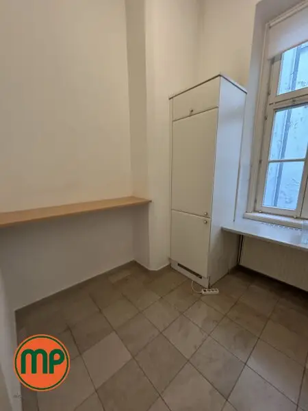 Beste Lage trifft Altbaucharme - 2 Zimmerwohnung am Schwarzenbergplatz