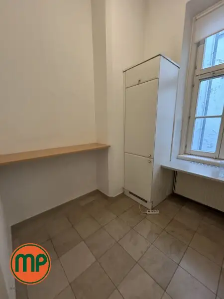 Beste Lage trifft Altbaucharme - 2 Zimmerwohnung am Schwarzenbergplatz