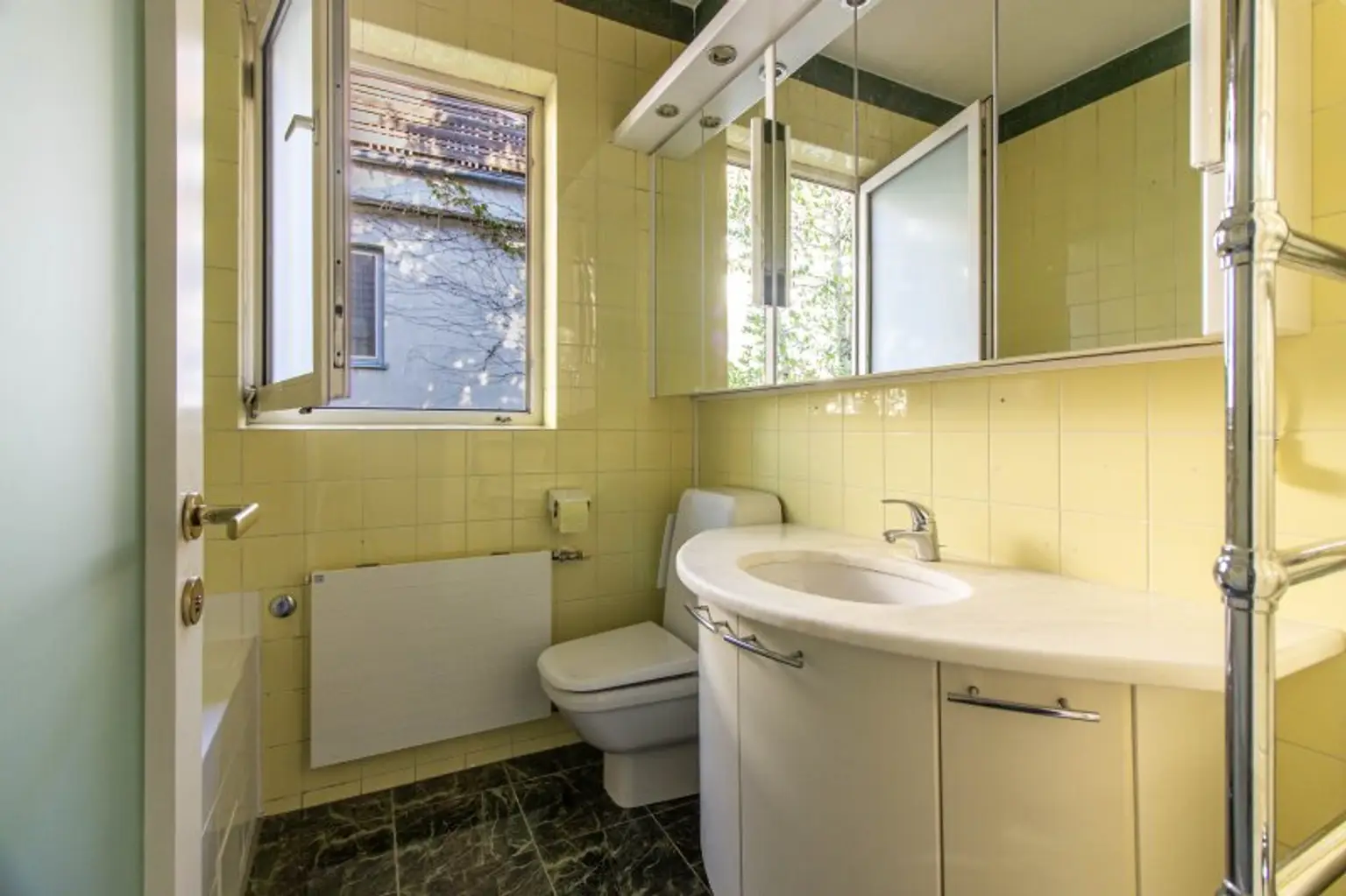 Familienheim mit Privatsphäre - Elegantes Wohnen in Harmonie mit der Natur