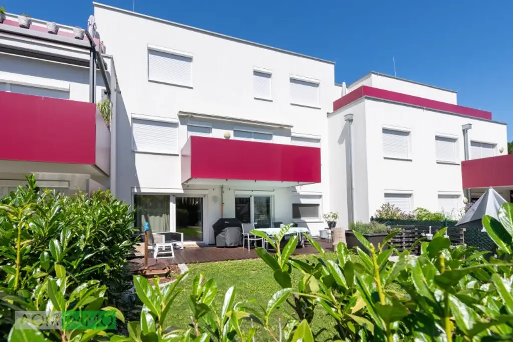Neuwertige Gartenwohnung mit Terrasse & 2 Tiefgaragenplätzen – Wohnen im Grünen, nahe Wien