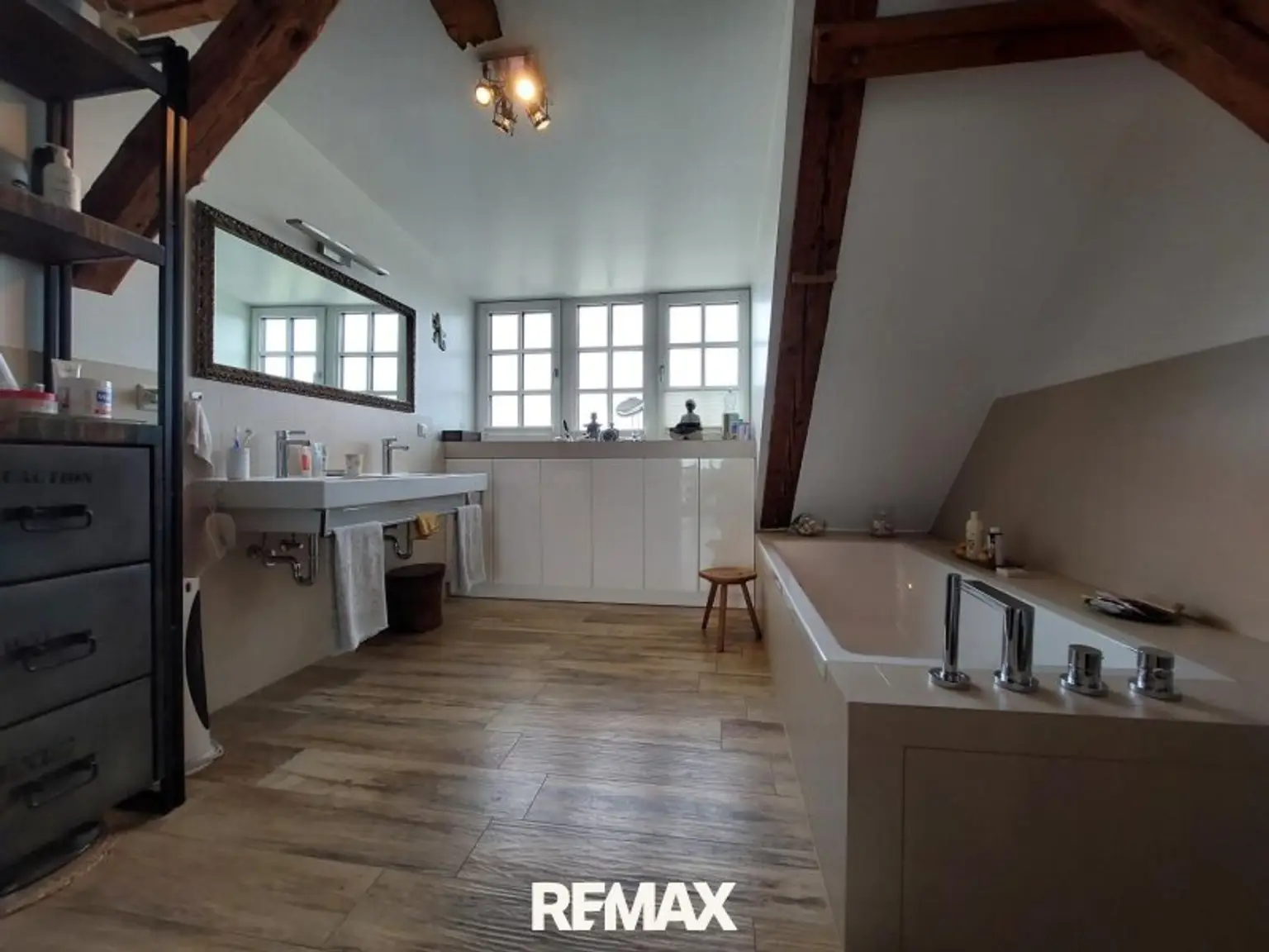 Haupthaus OG Badezimmer mit Badewanne