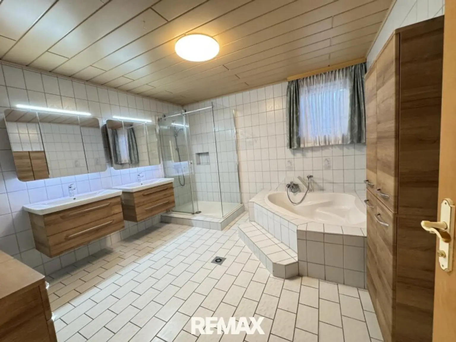 ETW 2003 Leitzersdorf - Badezimmer