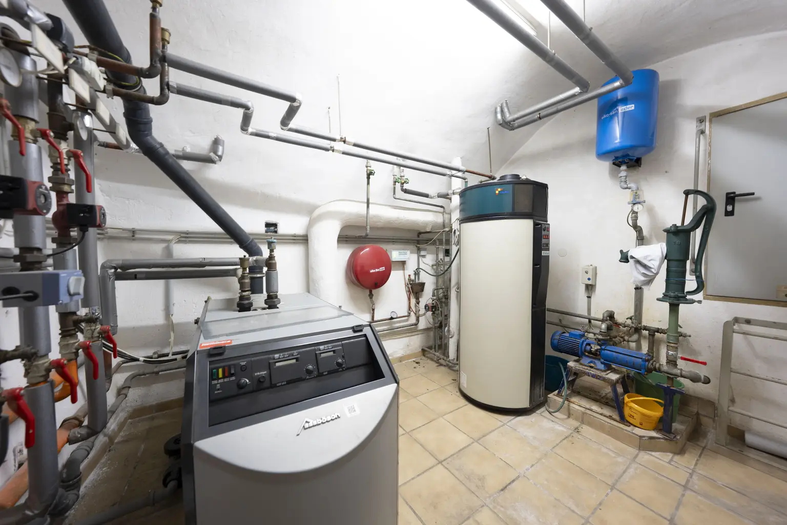 ** Historisches Johanniterhaus am Heldenplatz – mit Innenhof und Gartenbereich **