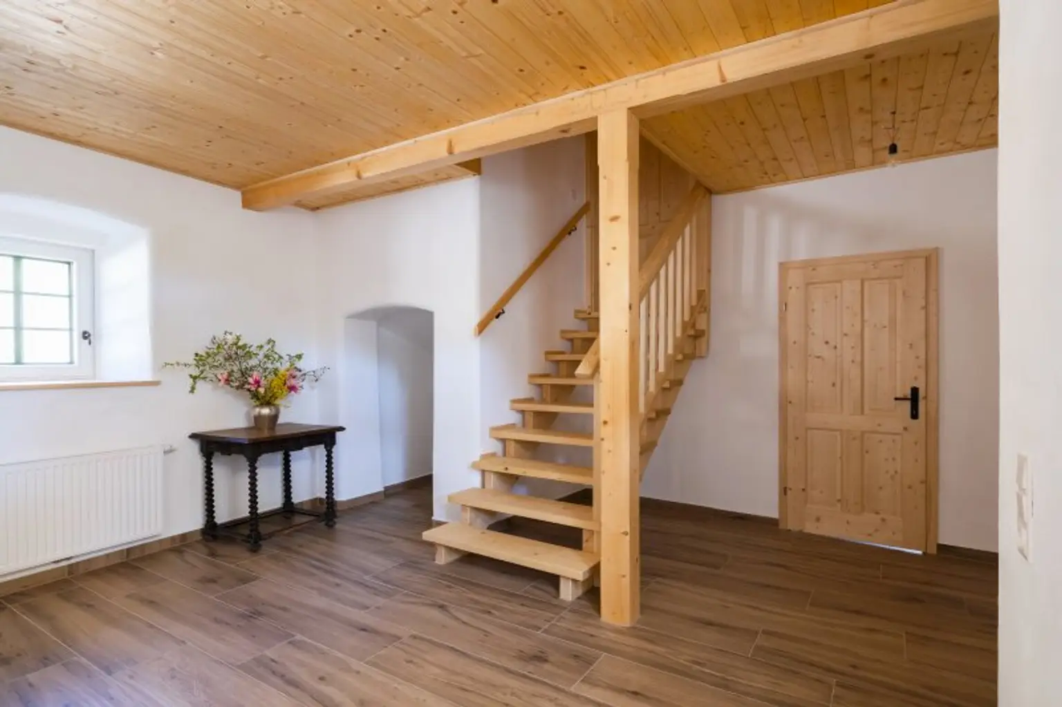 Vorraum mit Stiege ins obere Schlafzimmer