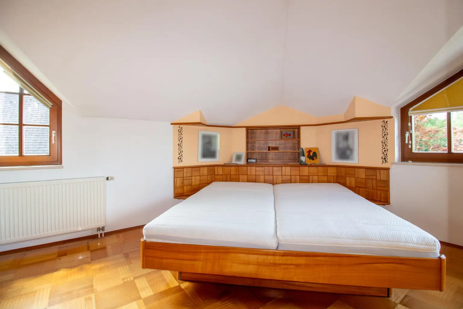 Einfamilienhaus mit Pool, Garten & Aussicht – Praxis & Mietpotential