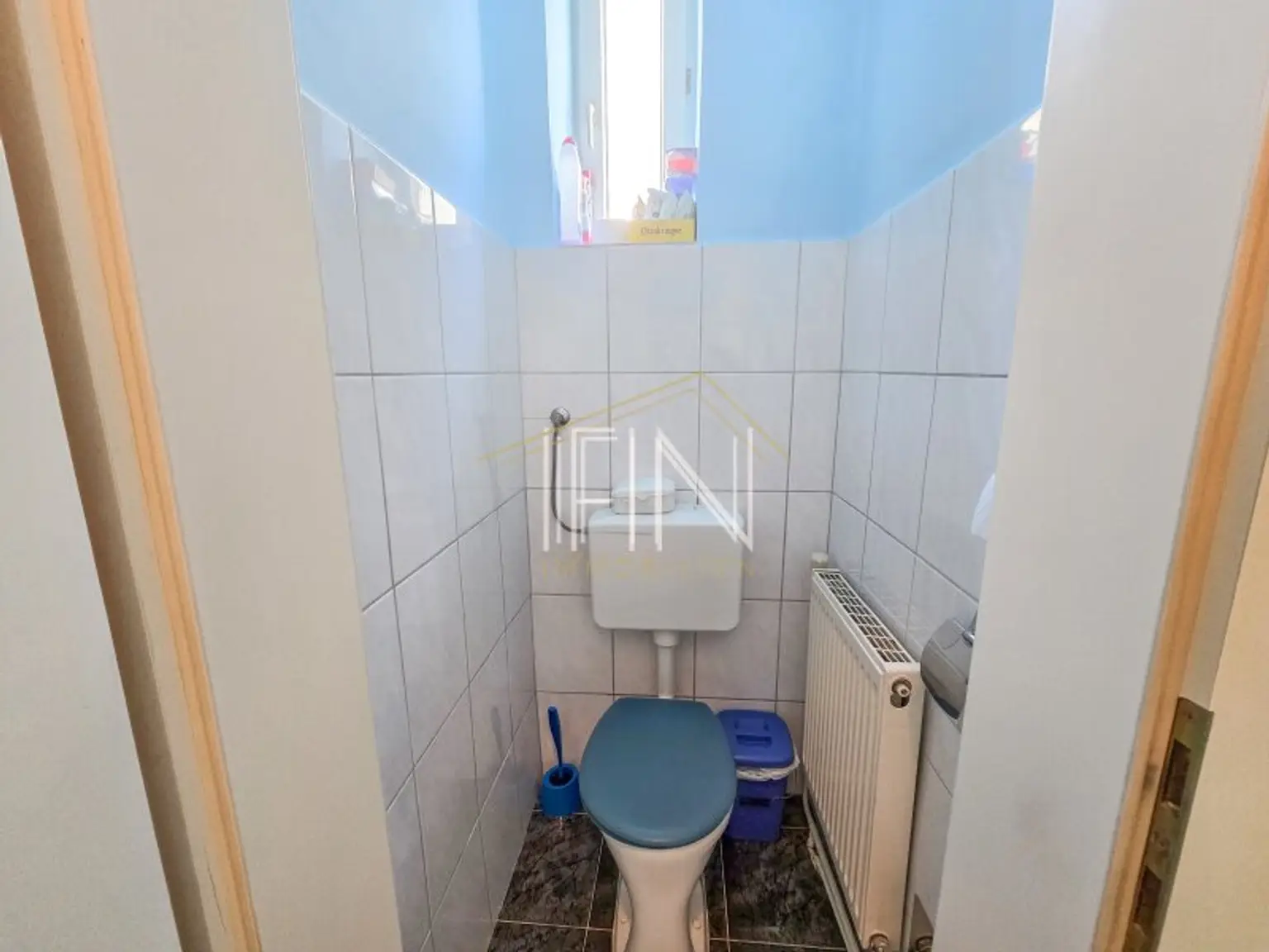 Toilette mit Fenster