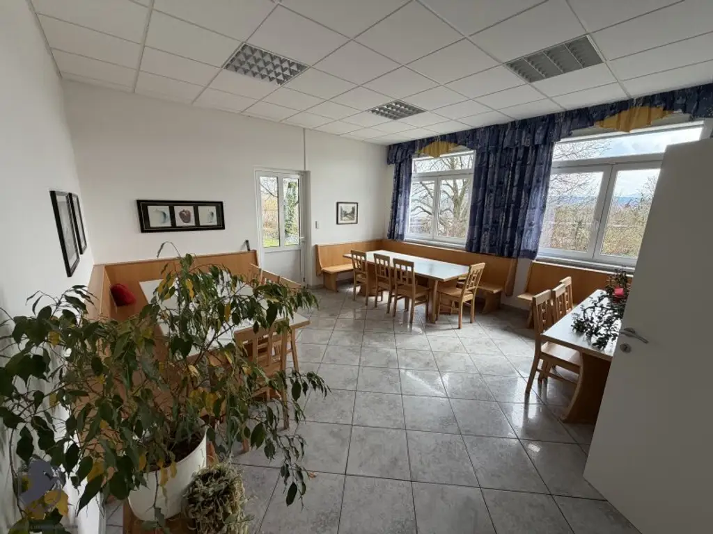 Bürogebäude nahe Haubiversum – Arbeiten mit Ötscherblick