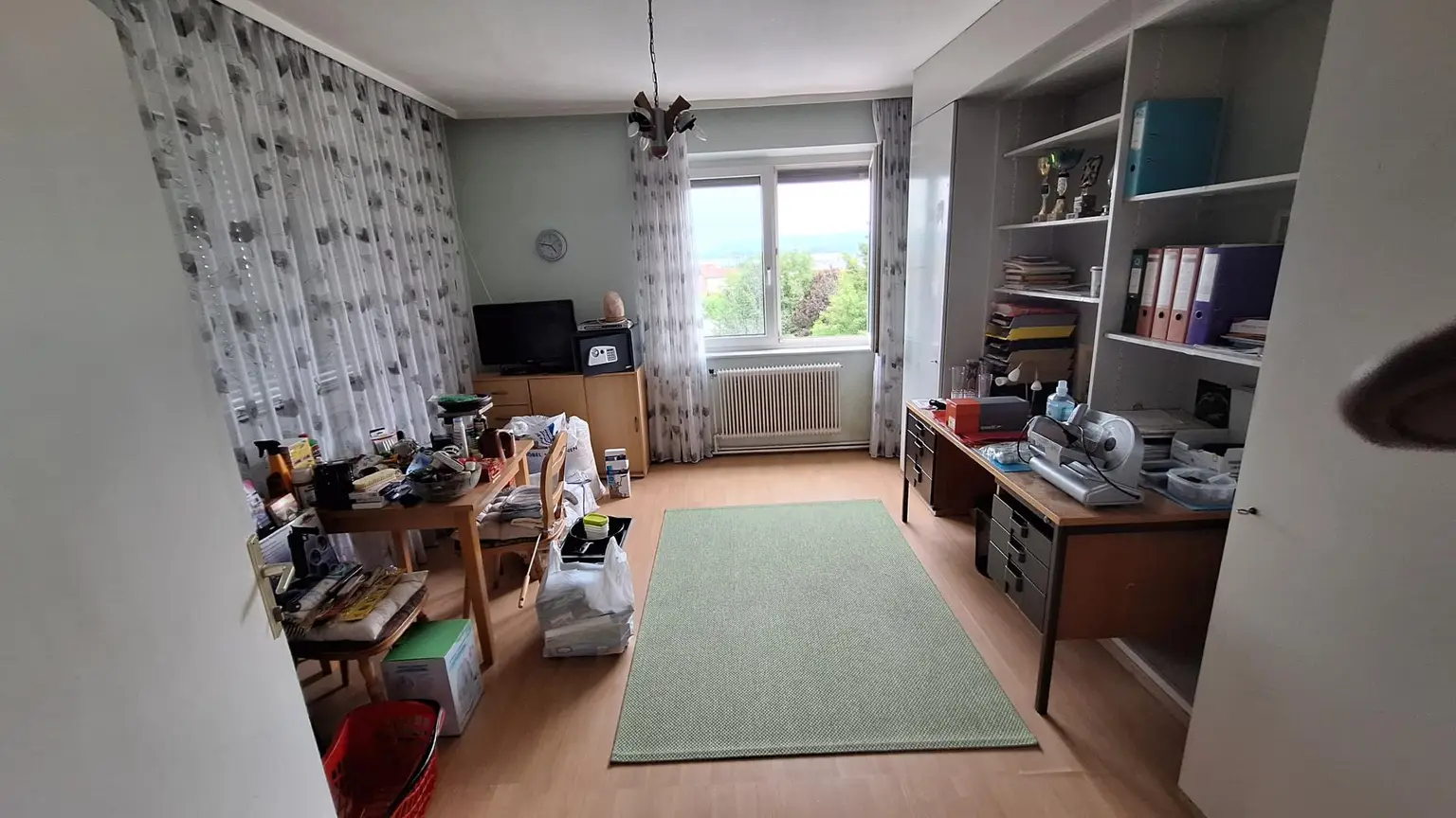 Großes Baugrundstück mit Althausbestand und schönem Waldanteil in Leobendorf.  Für Bauträger/2 Wohneinheiten möglich.