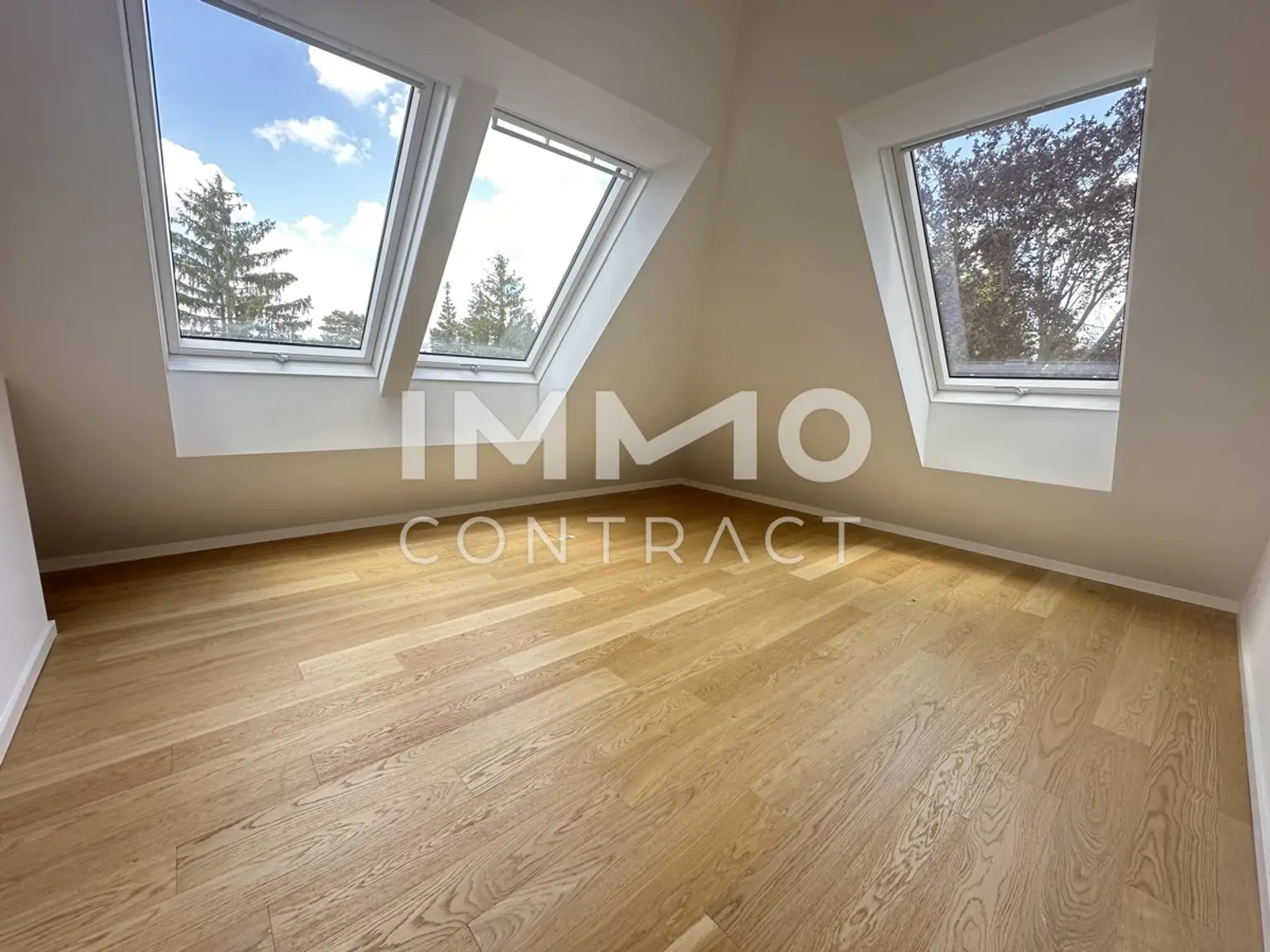 EIN WAHRES FAMILIENPARADIES - 4 ZIMMER MAISONETTE MIT GARTEN und BALKON!