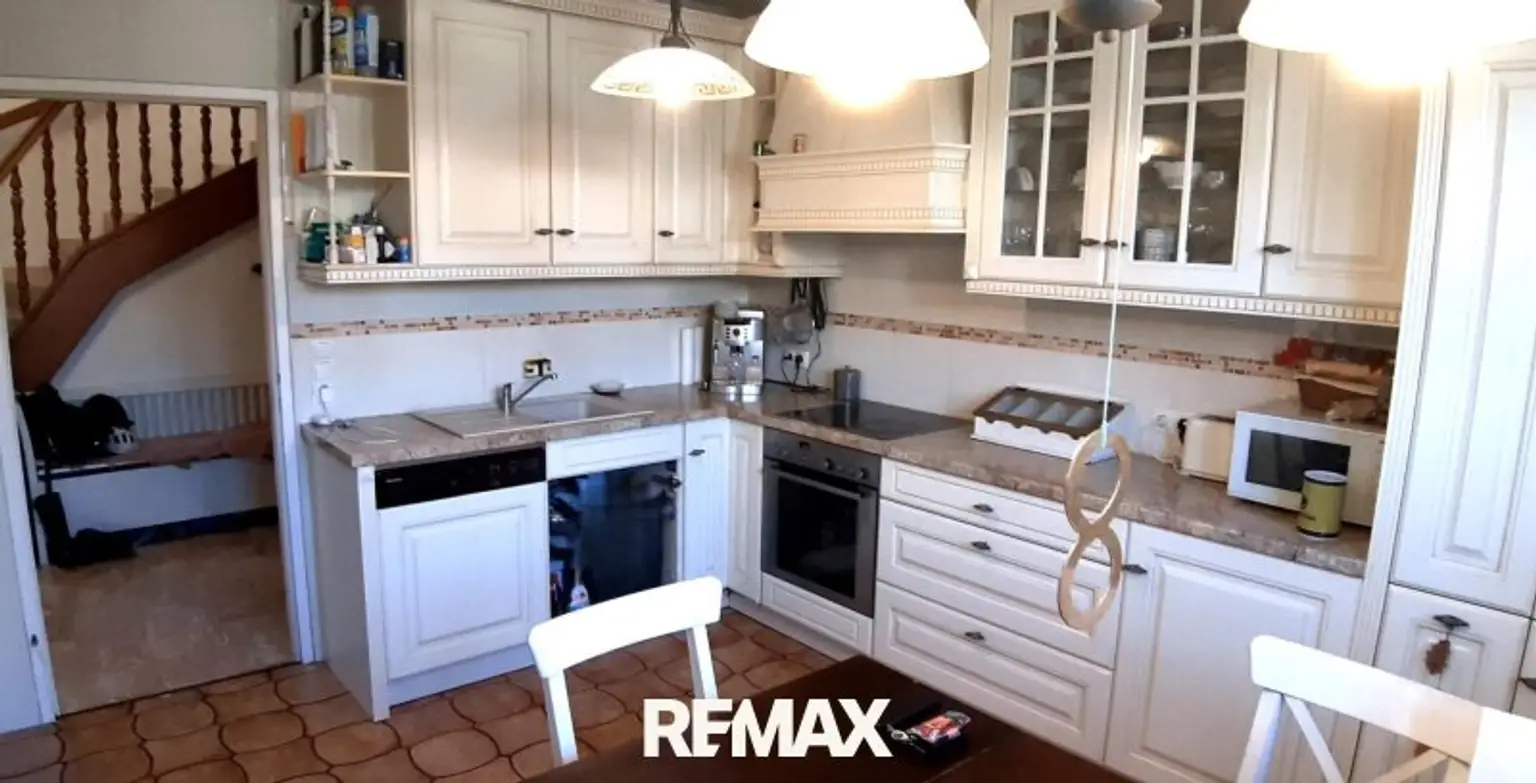 Küche Blick zum Vorraum