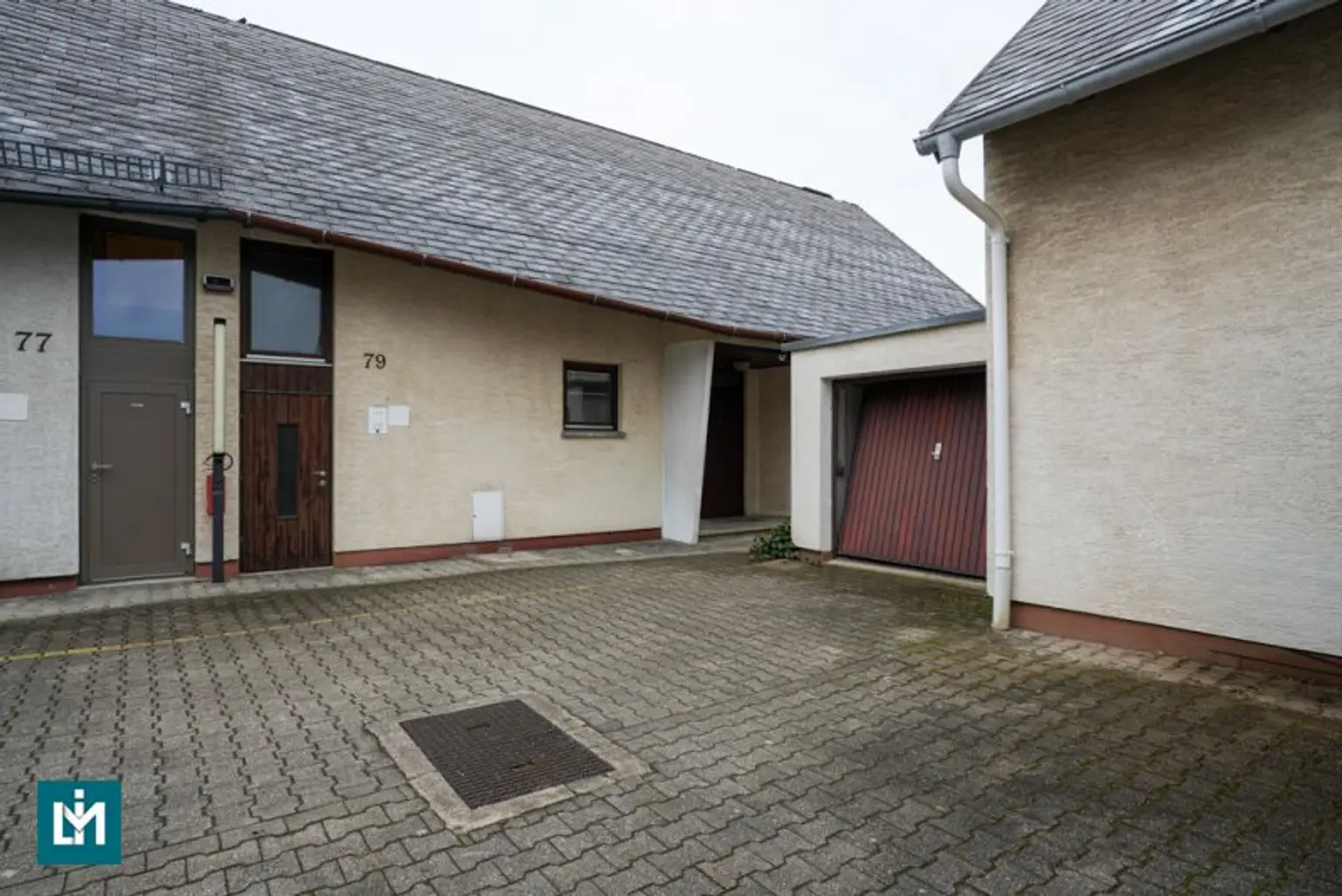 Außenansicht/Eingangsbereich (O)