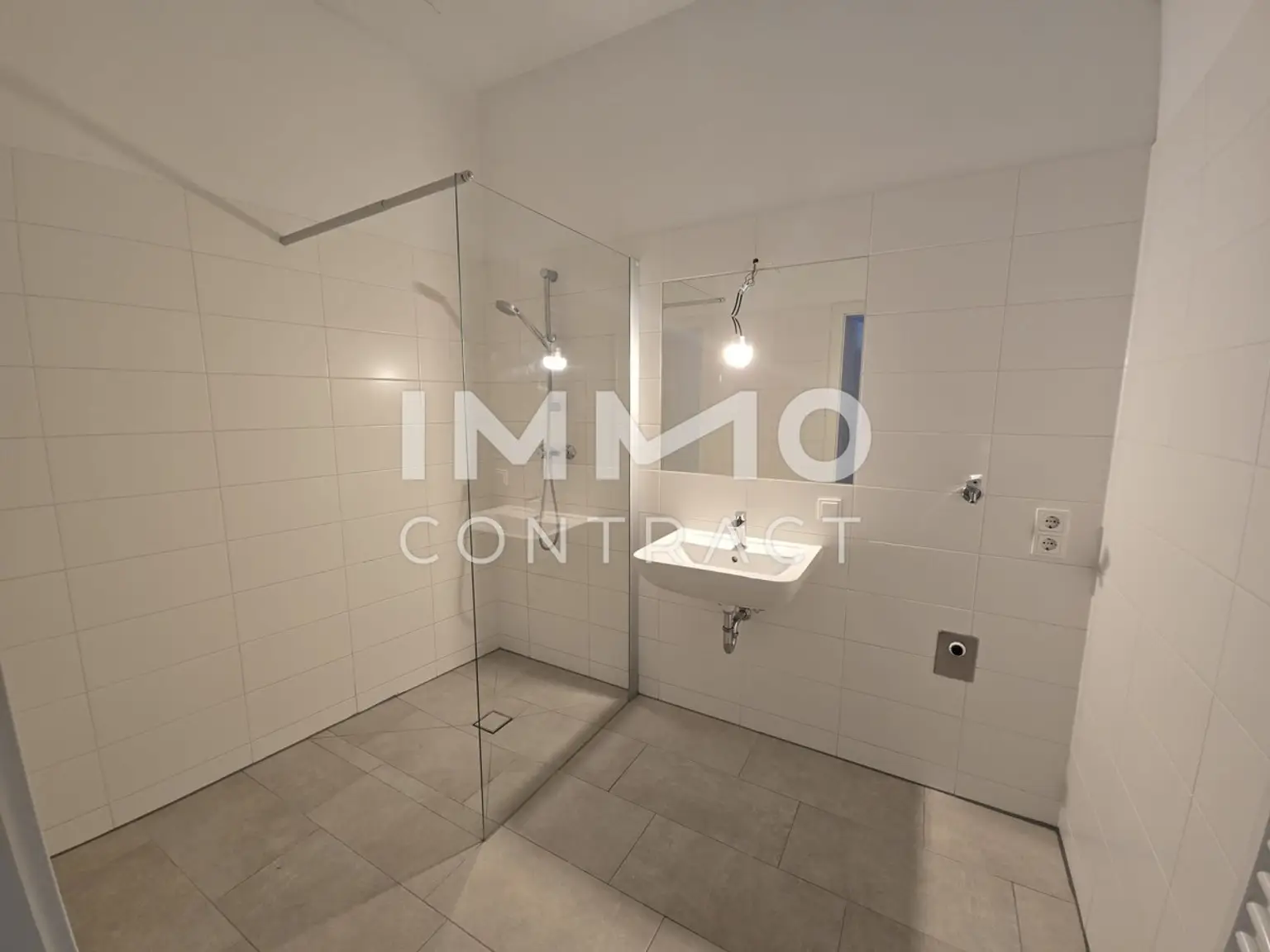 STRASSGANGER Straße 380d : Neuwertige 3 Zimmer- Wohnung mit großem Balkon - Straßganger Straße 380 d - Top 05d