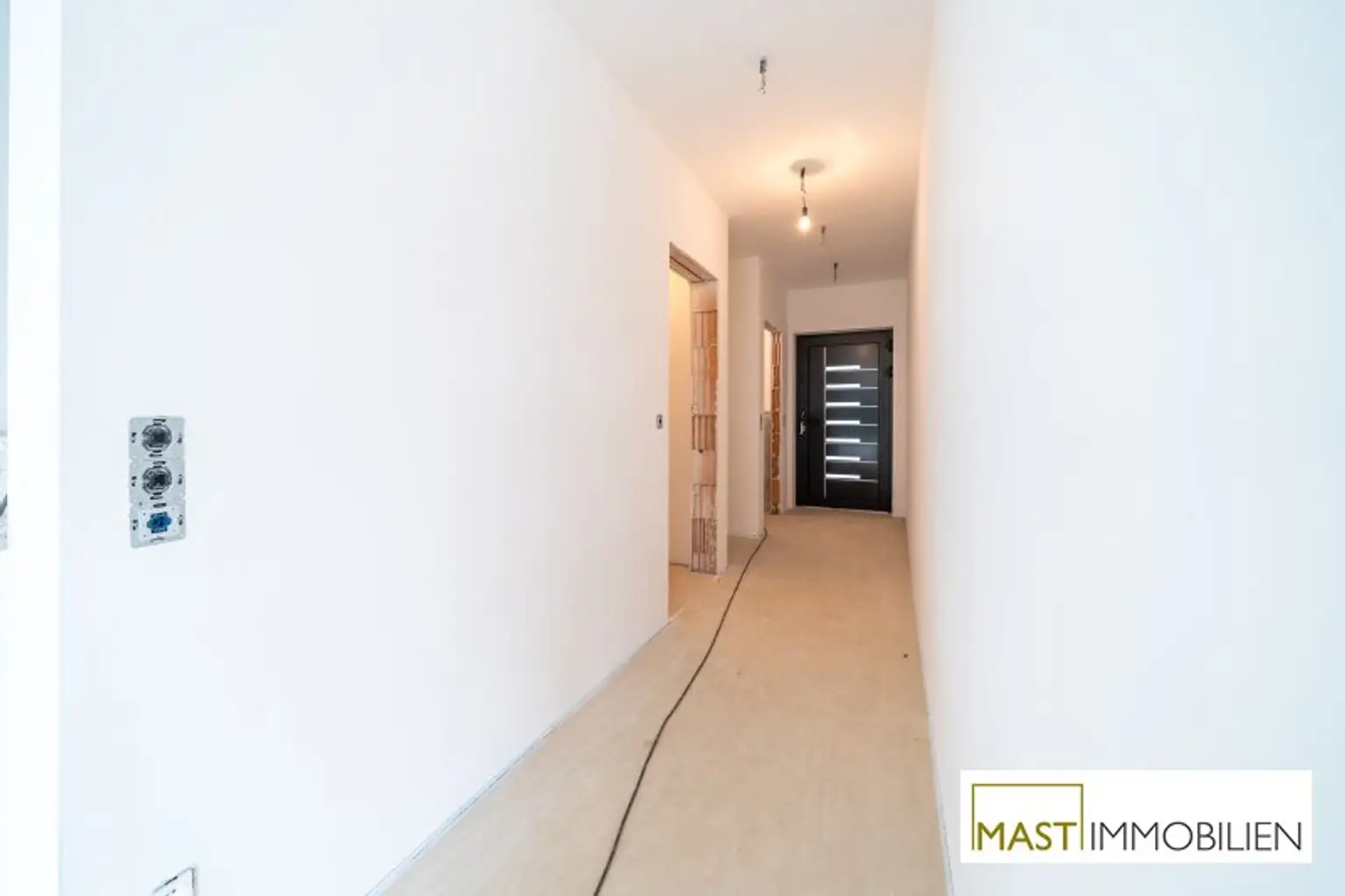 5-Zimmer Reihenhaus in Strasshof in Zentrumslage – Wohnen im Grünen bei Wien!