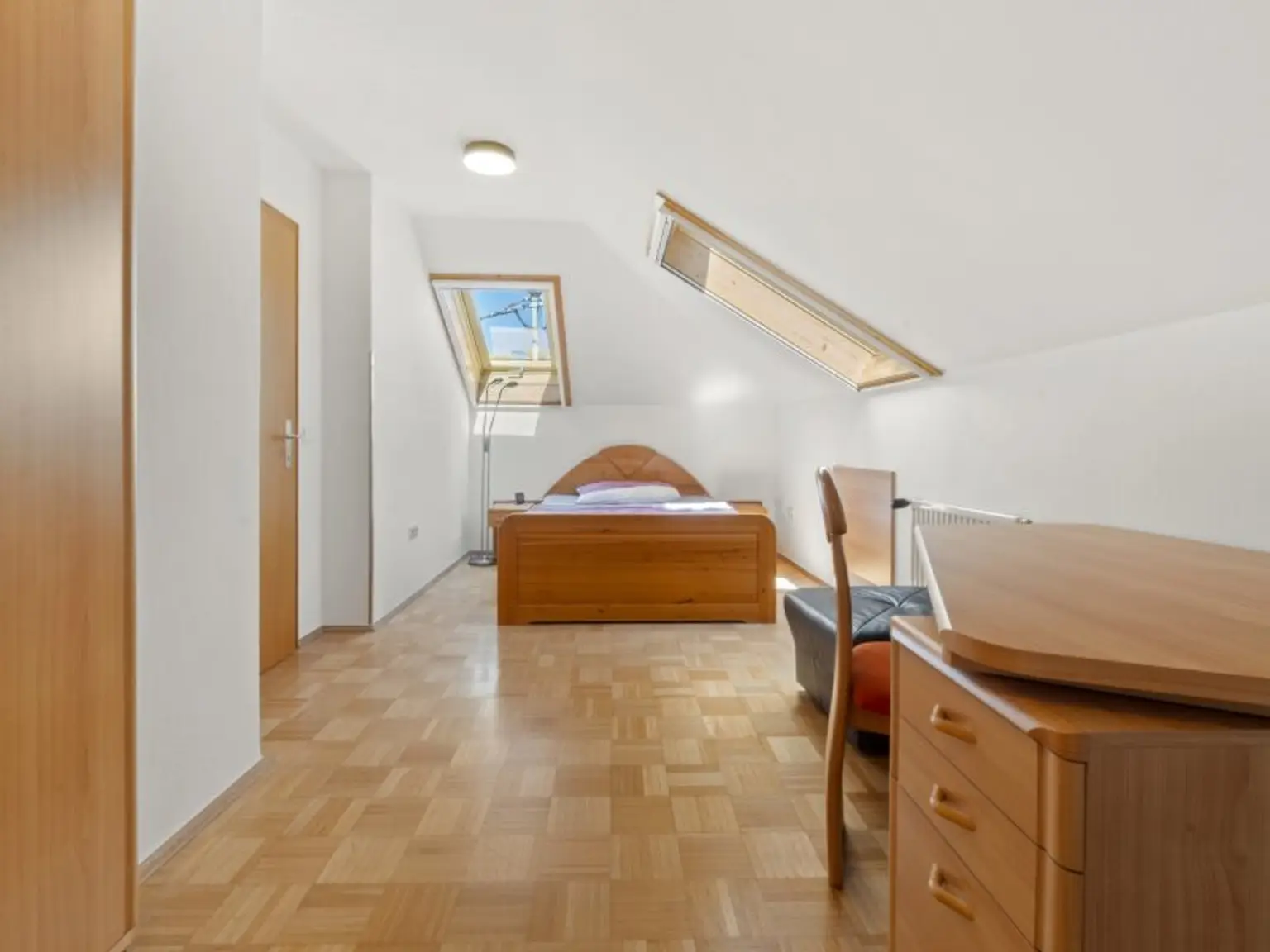 Schöner, gepflegter 270m² Bungalow mit 2 Wohnungen und 1.318m² Grund in Viktring in ruhiger sonniger Aussichtslage!