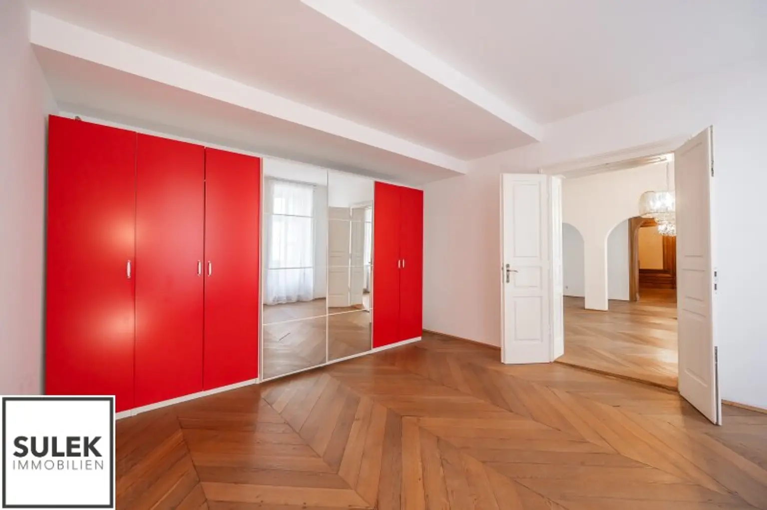 Rarität in der Wehrgasse: großzügige, sanierte Altbauwohnung mit Terrasse ab 01/26 unbefristet mieten!