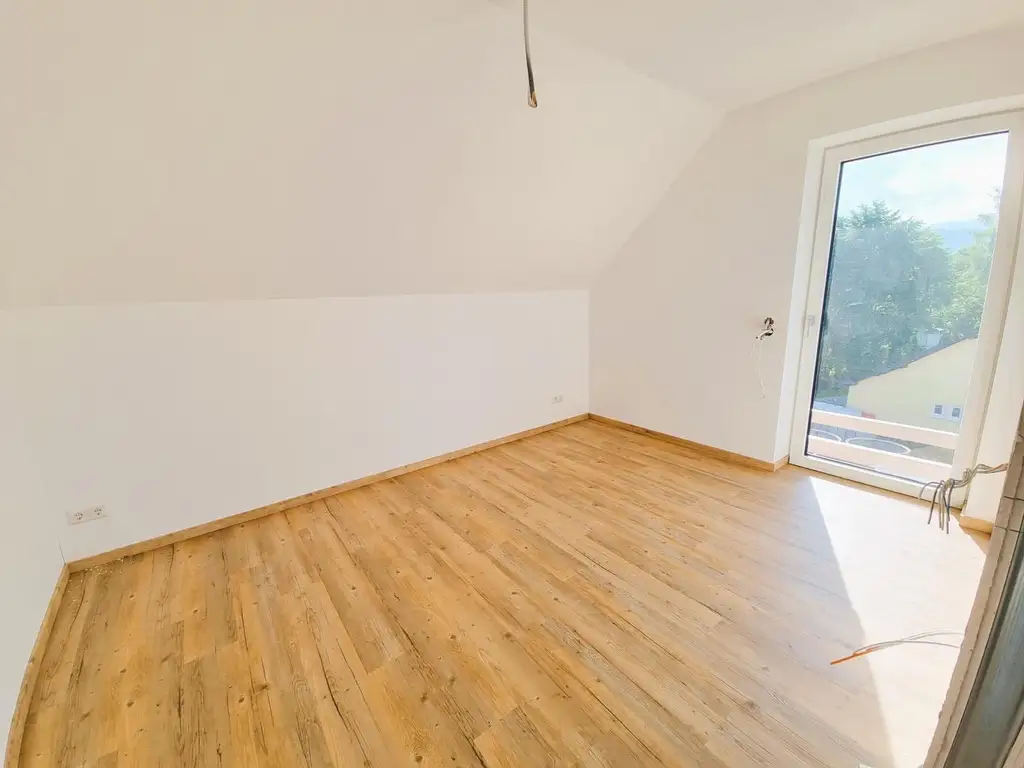 Erstbezug über den Dächern – 2-Zimmer-Dachgeschosswohnung mit zwei Balkonen & Stil