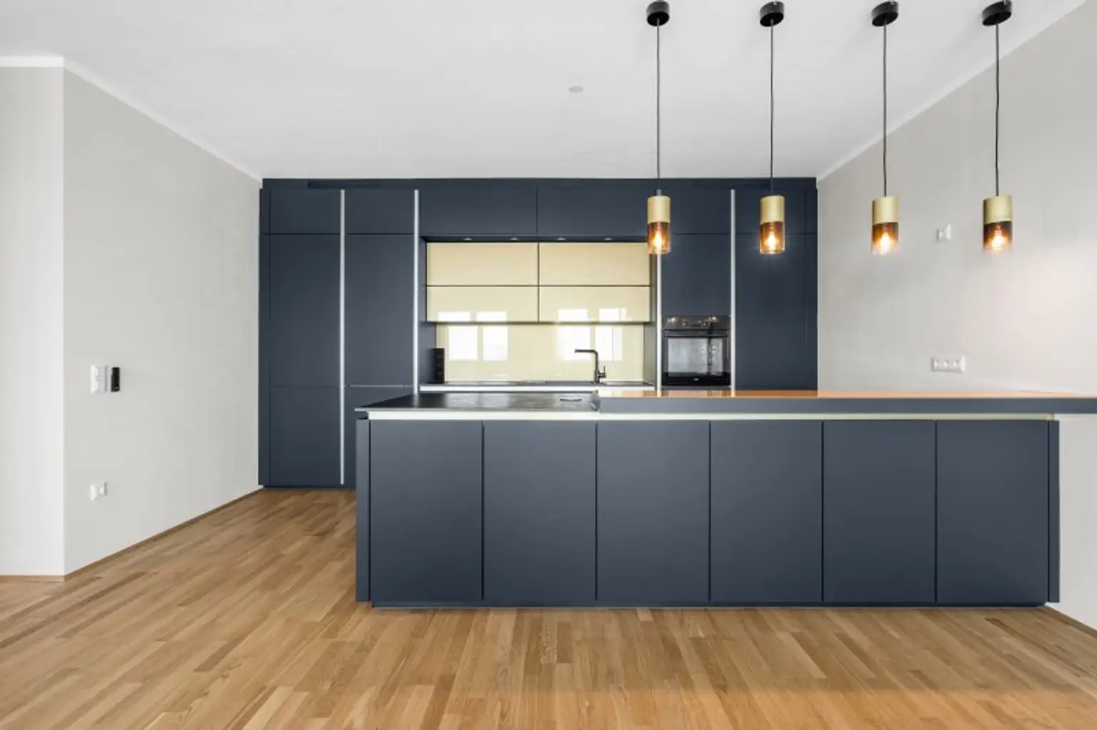 Q-Tower ! Moderne 3 Zimmer mit Balkon & Stellplatz/ +++RE/MAX Trend+++