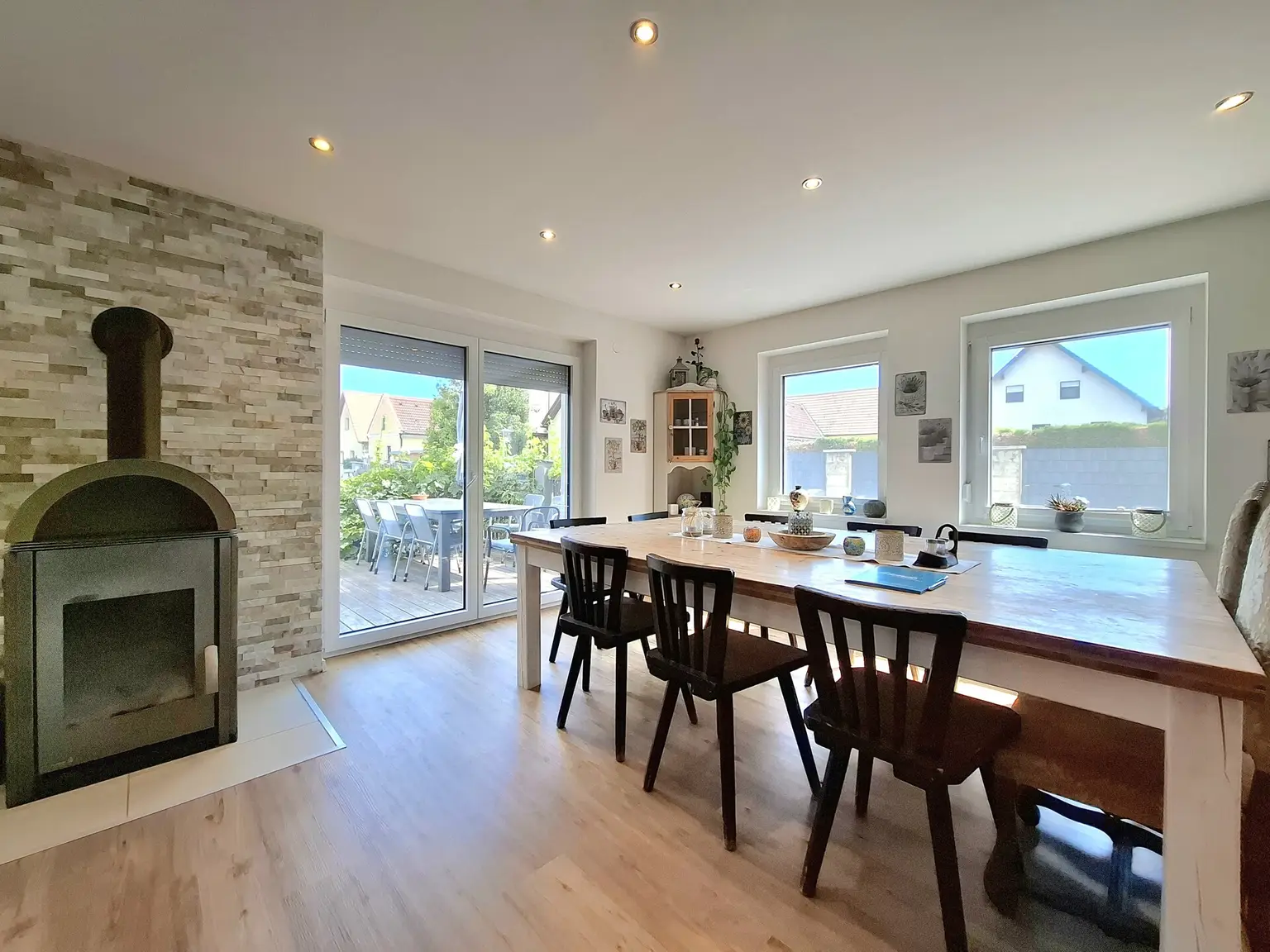 Vielseitig nutzbare Liegenschaft mit ausreichend Platz und herrlichem Blick auf die Hohe Wand