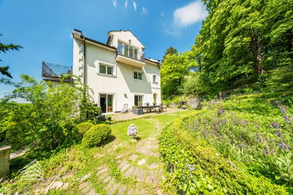 Luxuriöse Parkvilla mit einzigartigem Fernblick am Kahlenberg