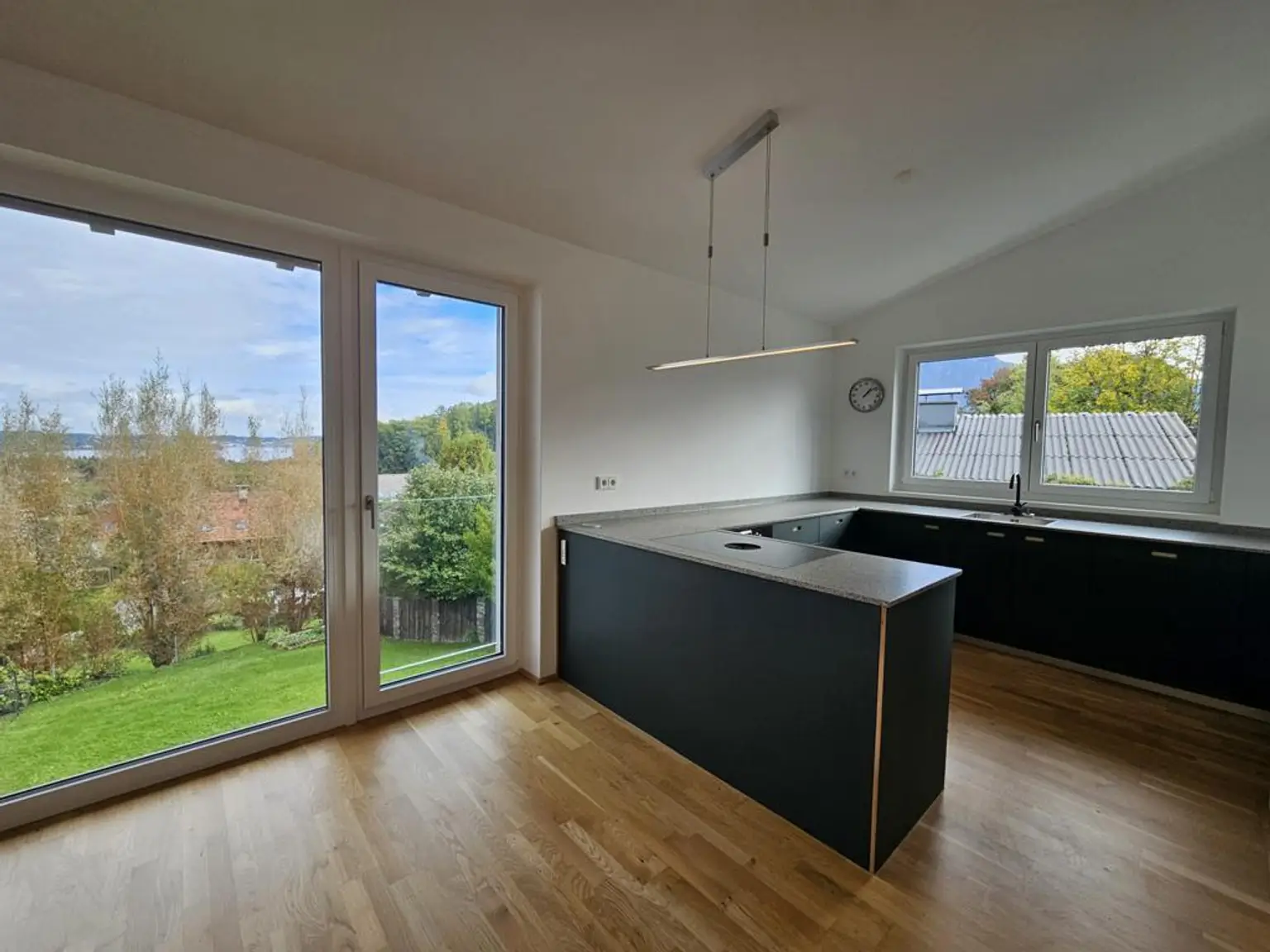 Exklusive 3-Zi.-DG-Wohnung mit Gebirgsblick in ruhiger Lage