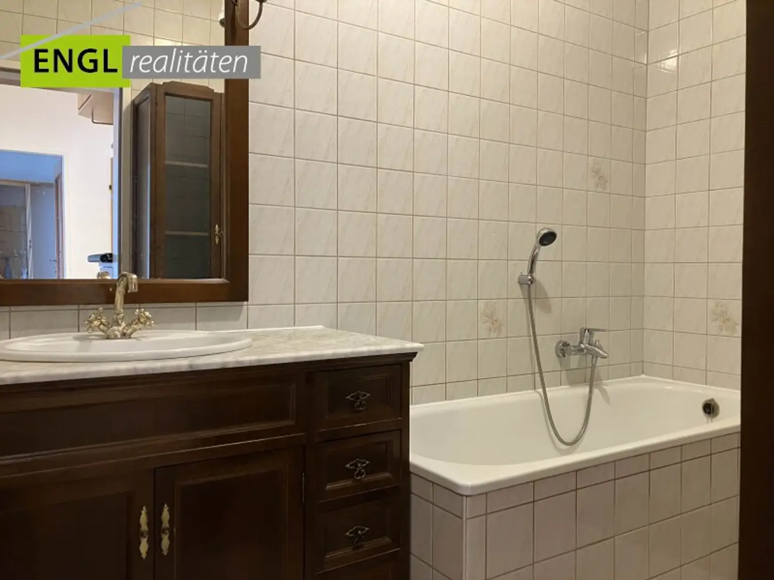 Badezimmer mit Badewanne