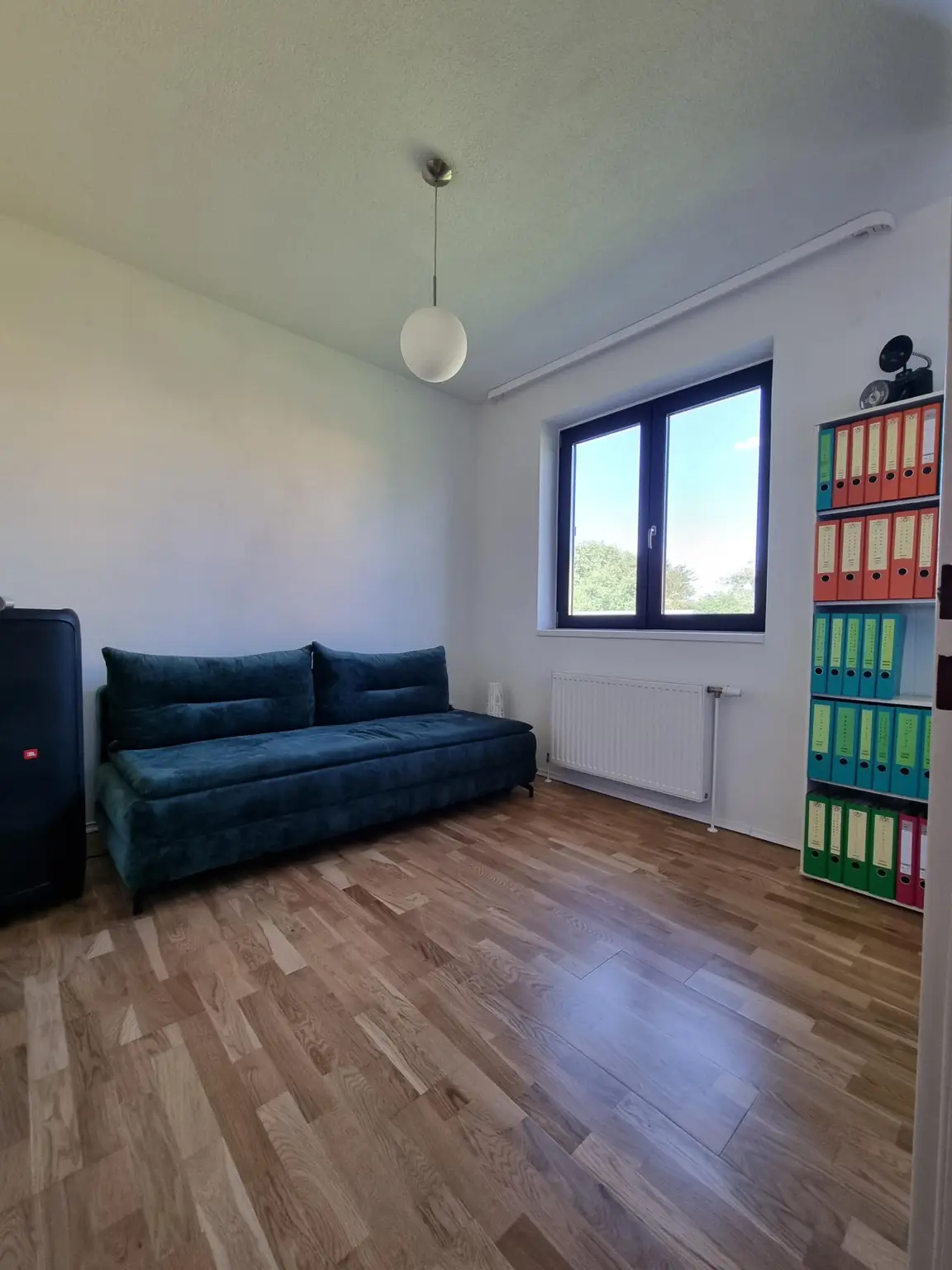 LIEBEVOLLER BUNGALOW MIT GEPFLEGTEM GARTEN IN TRAUMHAFTER RUHELAGE