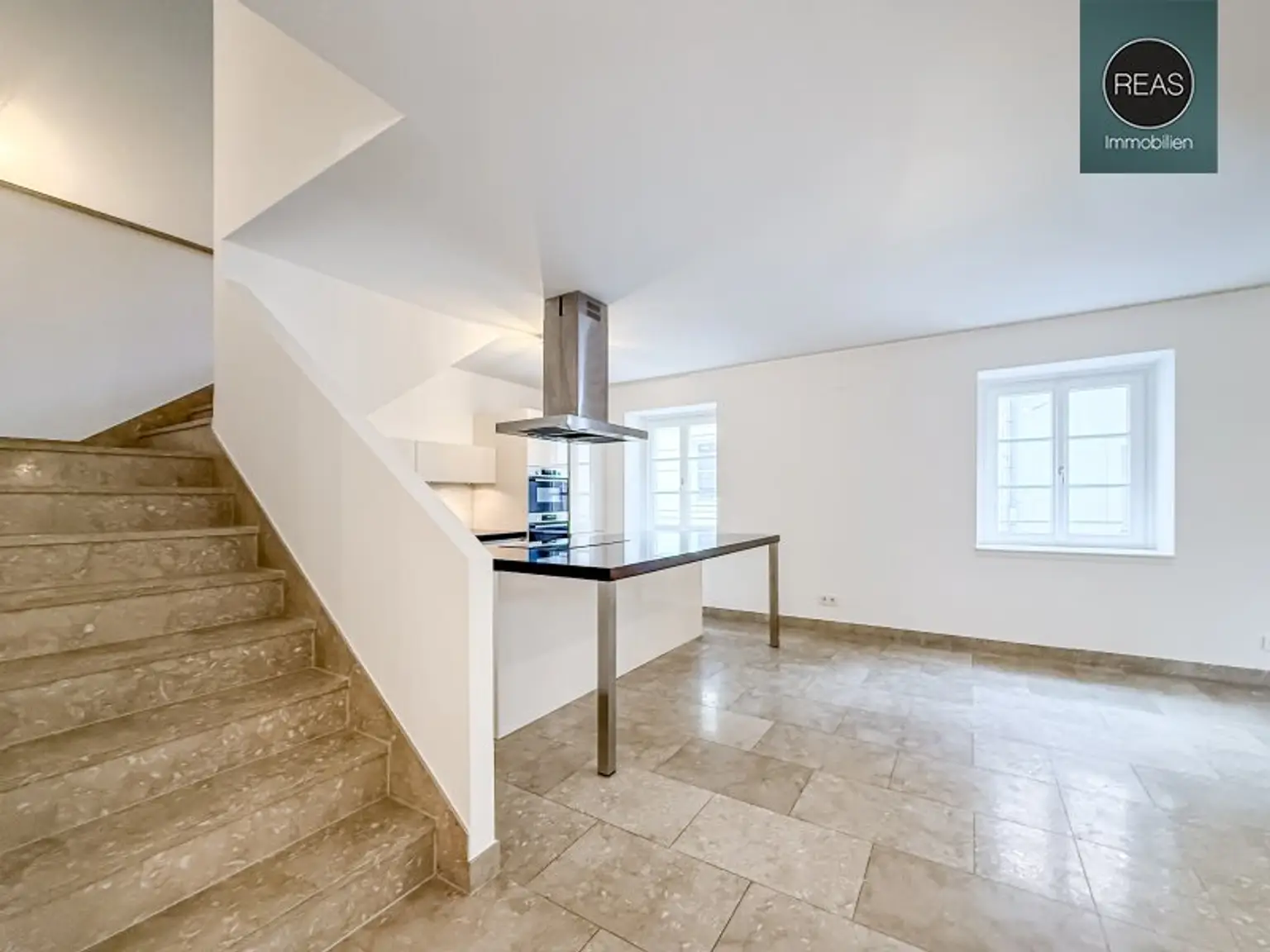 Provisionsfrei: Exklusives Maisonette - Apartment mit Loggia und Terrasse beim Beethoven Museum und Pfarrplatz! Garagen verfügbar!