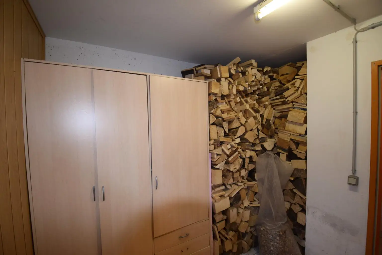 Platzwunder: Wohnung mit Eigengarten, 2 Parkplätzen, Keller & Dachboden