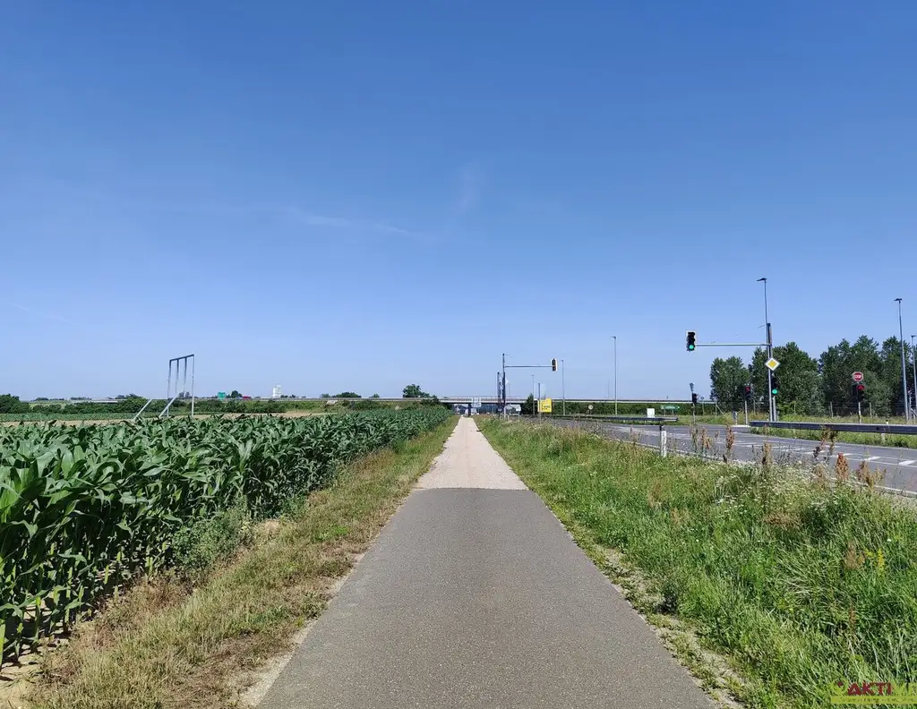 Gewerbe-Grundstück direkt beim Autobahn-Anschluss. - Flexible Größen  bis 60.400 m² - Großes Potential.