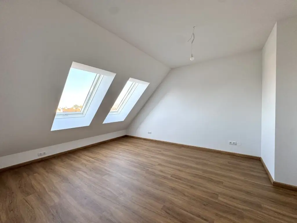 Dachgeschossausbau mit Terrasse & Klimaanlage - Erstbezug
