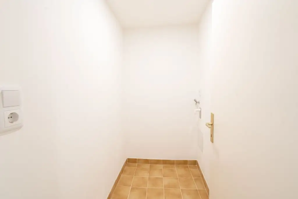 Bestandsfreies Mehrparteienhaus mit 5 Wohnungen + 1 Geschäftslokal in Toplage von Obernberg am Inn zu kaufen!