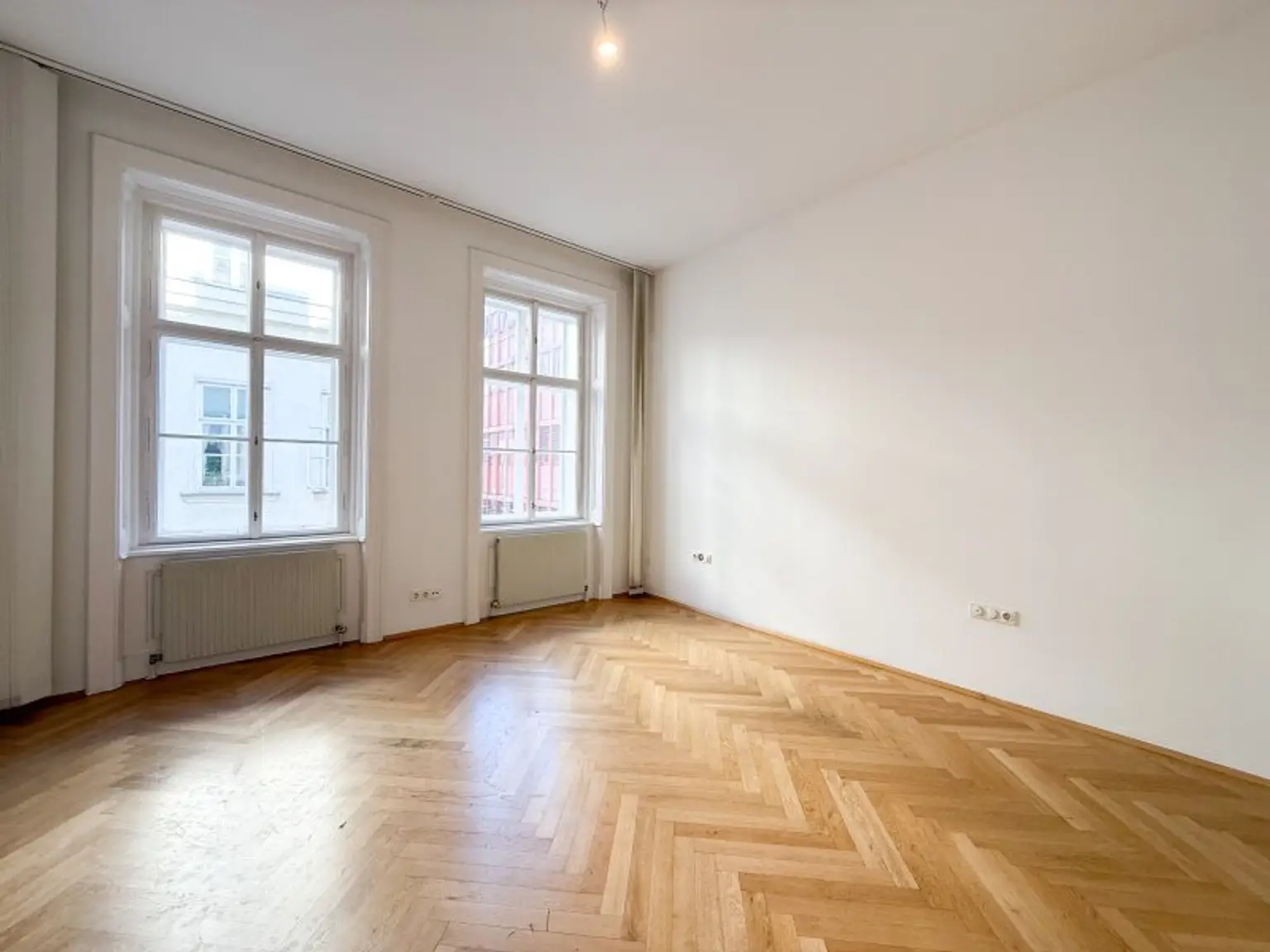 Exklusives 4-Zimmer-Altbaubüro mit Blick auf das Hotel Imperial – Kärntner Ring, 1010 Wien