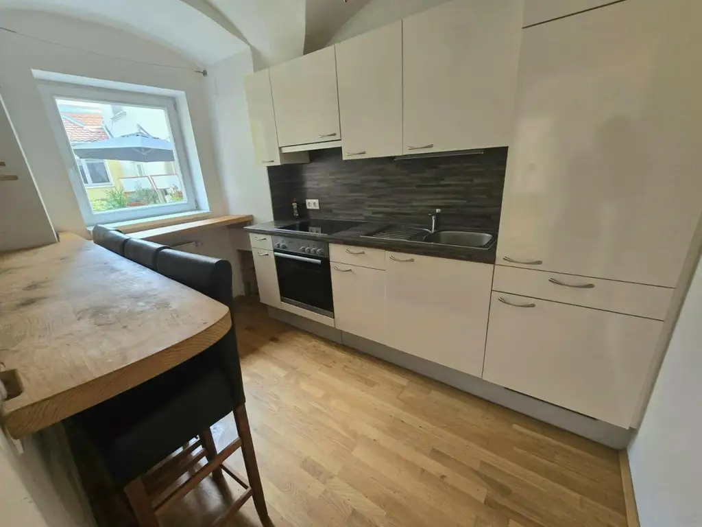 Nette Drei-Zimmer-Wohnung mit eigenem Gartenanteil - Nähe Kunsthaus - ab sofort!