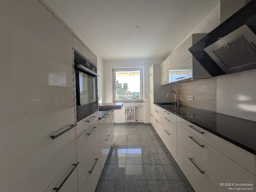 Attraktive, renovierte 3-Zimmer-Wohnung 
mit Balkon und Weitblick