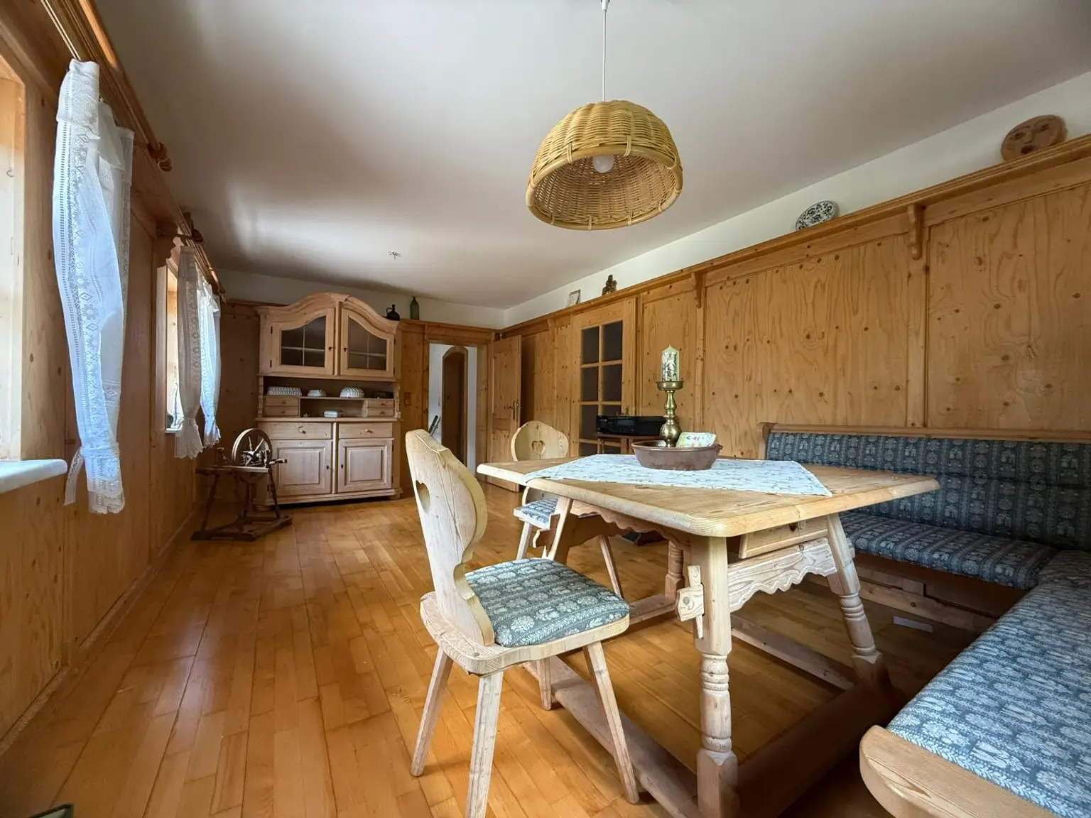 *** Charmantes Landhaus, 154m², Teilsaniert mit großem Gartenanteil und viel Potenzial ***