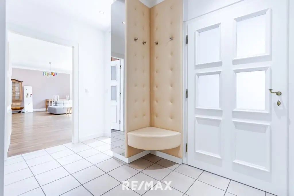 Lichtdurchflutete 2-Zimmer Wohnung im historischen Herzen Wiens