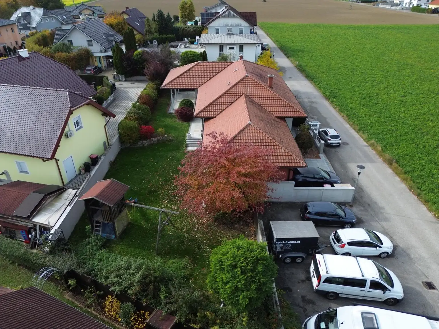 XXL Traum Bungalow mit Kachelofen überdachter Terrasse, Gartenoase, Wohnkeller und Doppelgarage  im Laahfeld /Ansfelden