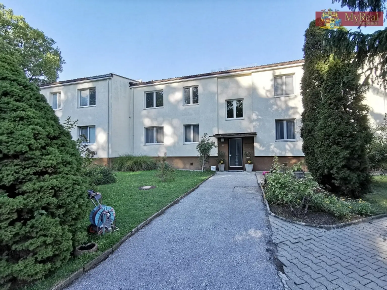 Sonnige  Generalsanierte 3 Zimmer  Wohnung in Grüne lage