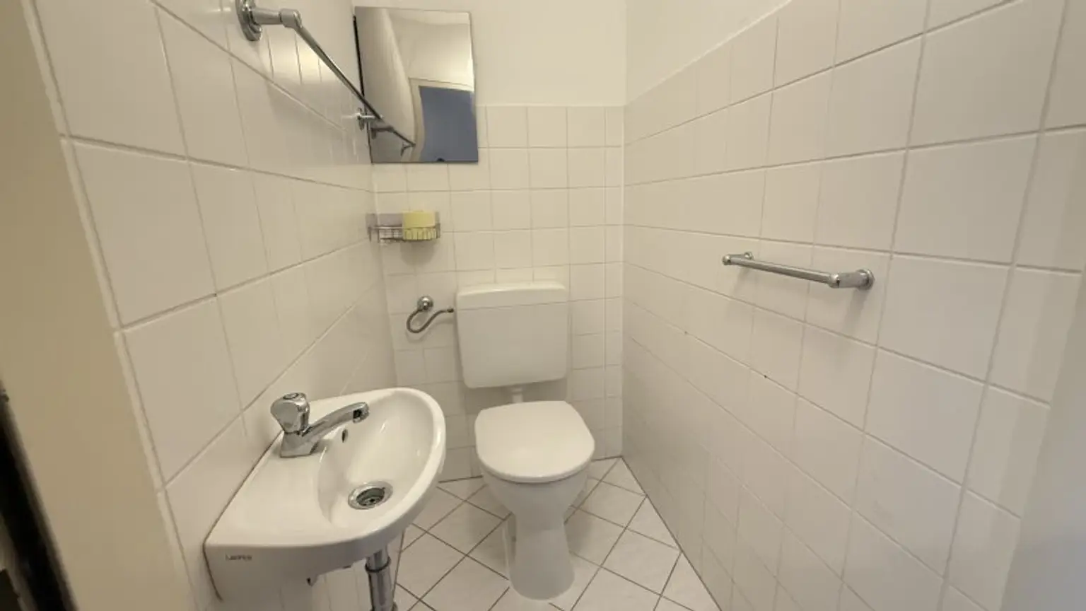 Teilmöblierte 3 Zimmer mit Klima und verglaster Loggia ***** spektakulärer Weitblick + optionaler Garagenstellplatz *****