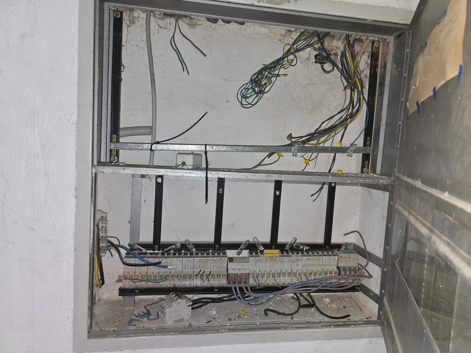 Großes Haus für Visionäre in Aussichtslage (Buschenschank, Weingärten)