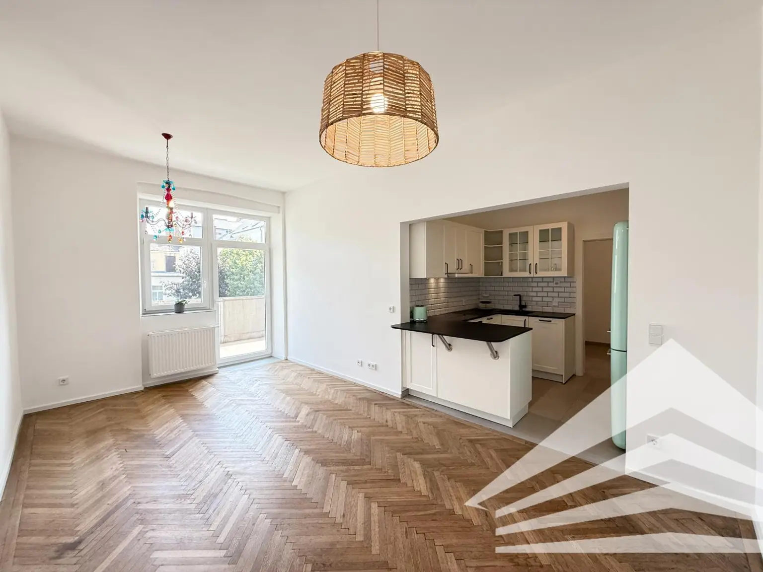 107 m² Altbauwohnung mit großer Loggia in der Innenstadt! TG-Platz verfügbar!