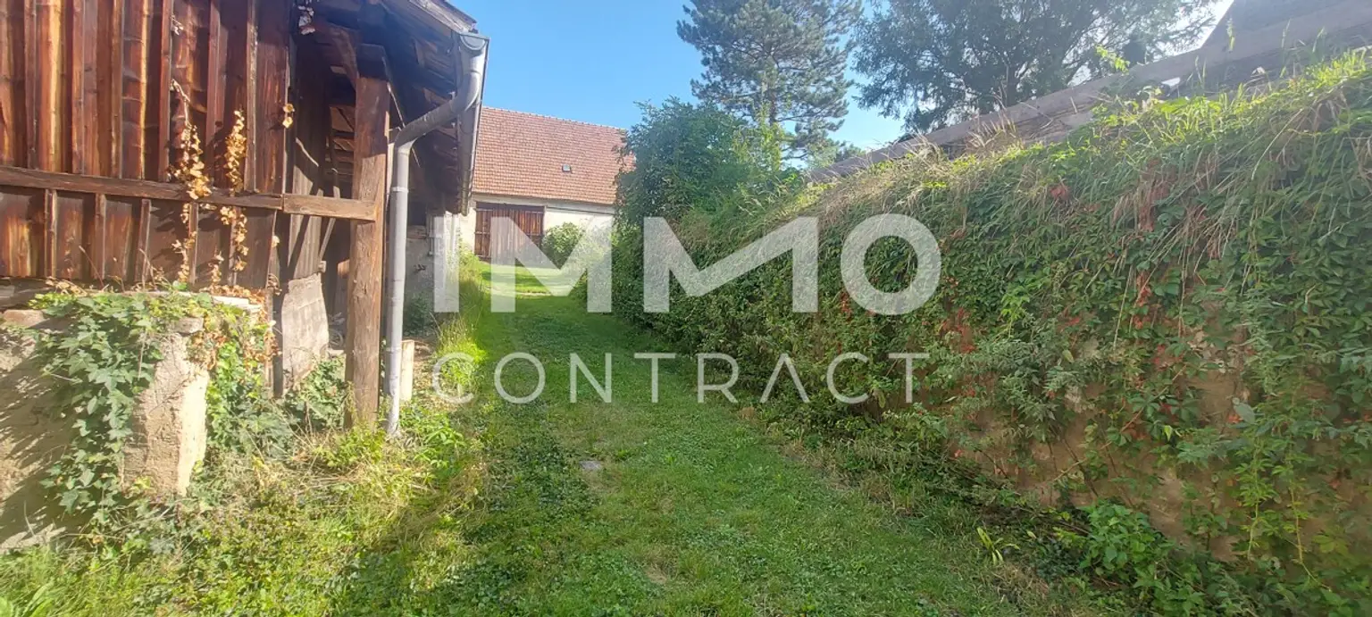 WOHN-UND GESCHÄFTSHAUS AUS DEM 16. JAHRHUNDERT IM HERZEN VON LANGENLOIS 
100 m Kellerröhre, Nebengebäude, Innenhof, Geschäftslokale, usw.