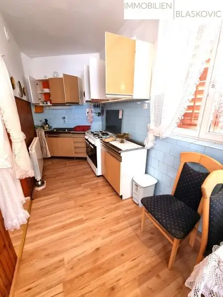 Steinhaus mit drei separaten Wohneinheiten und wunderbarem Meerblick - Kastelir-Labinci
