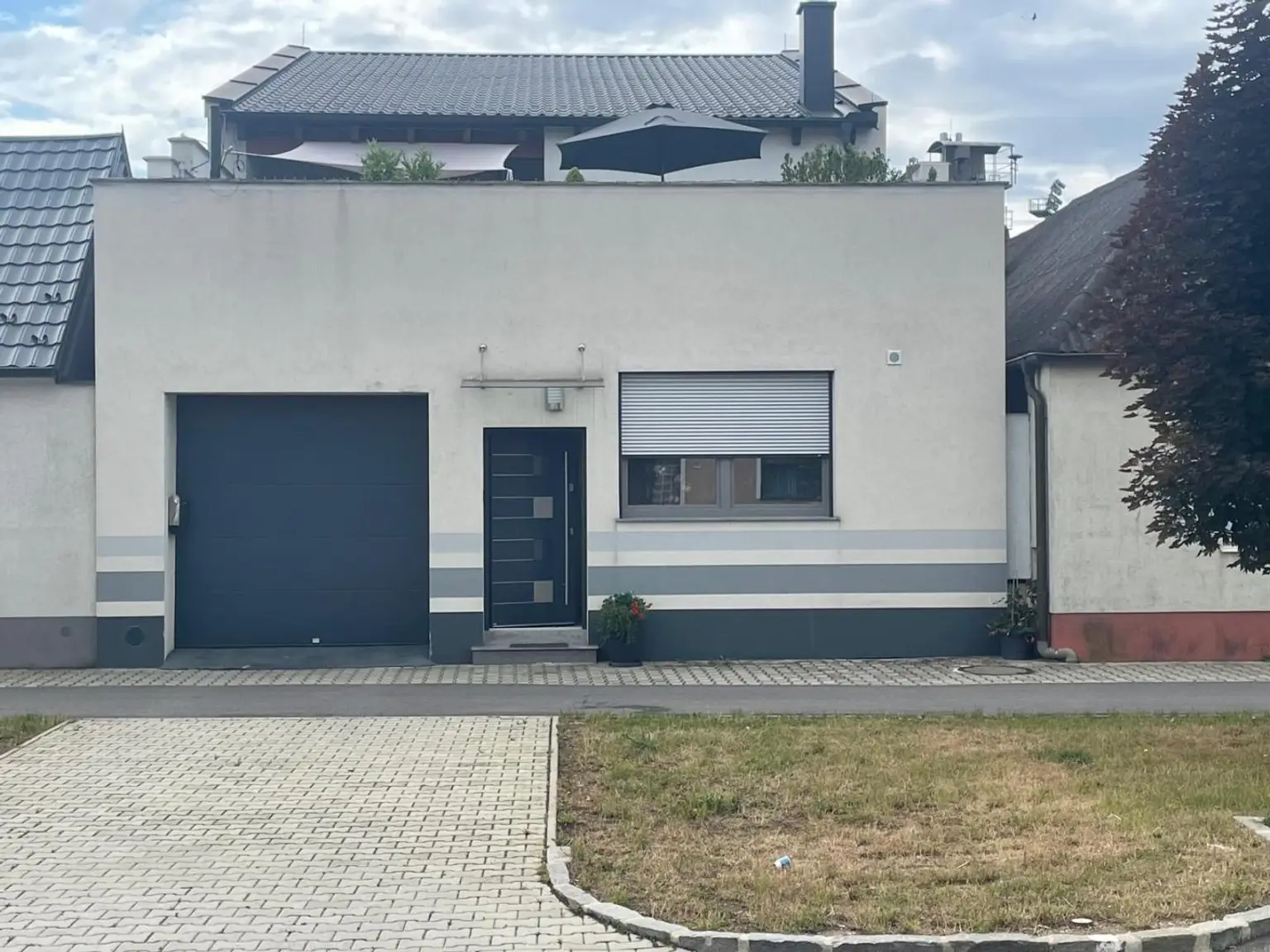 Besonderes modernes Wohnhaus mit kleiner Halle in Parndorf