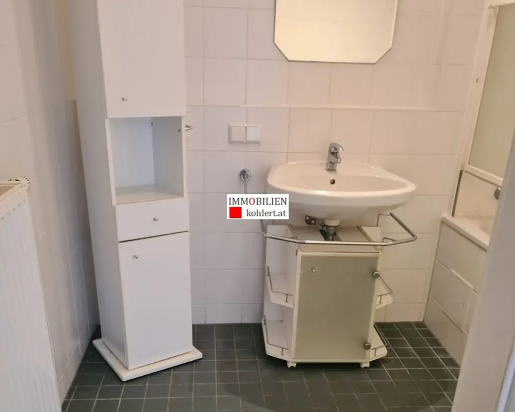 GEMÜTLICHE 2-ZIMMERWOHNUNG MIT LOGGIA, ALLE NEBENRÄUME, GARAGENSTELLPLATZ IM EIGENTUM