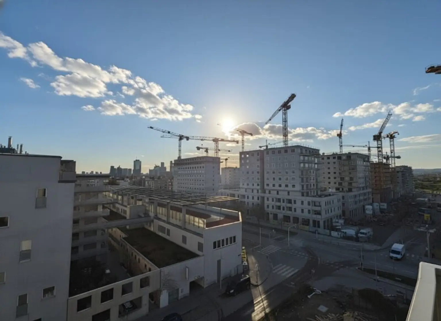 Exklusive 2-Zimmer-Dachgeschosswohnung mit Süd/West-Terrasse – Erstbezug in Toplage Nahe U1 Kagran, Donau Zentrum & Alter Donau