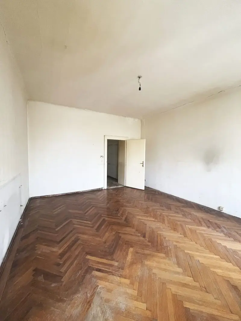Bandgasse / Sanierungsbedürftige 2 Zimmer Wohnung
Dachgeschoß / Charmanter Altbau
