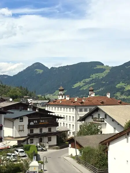 Fügen - großzügige 4 Zimmerwohnung im Dornröschenschlaf