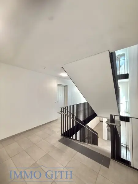 STAMMERSDORFER RUHELAGE: MODERNE 2-ZIMMER-WOHNUNG MIT NEUER KÜCHE, LOGGIA & TERRASSE ZU MIETEN!